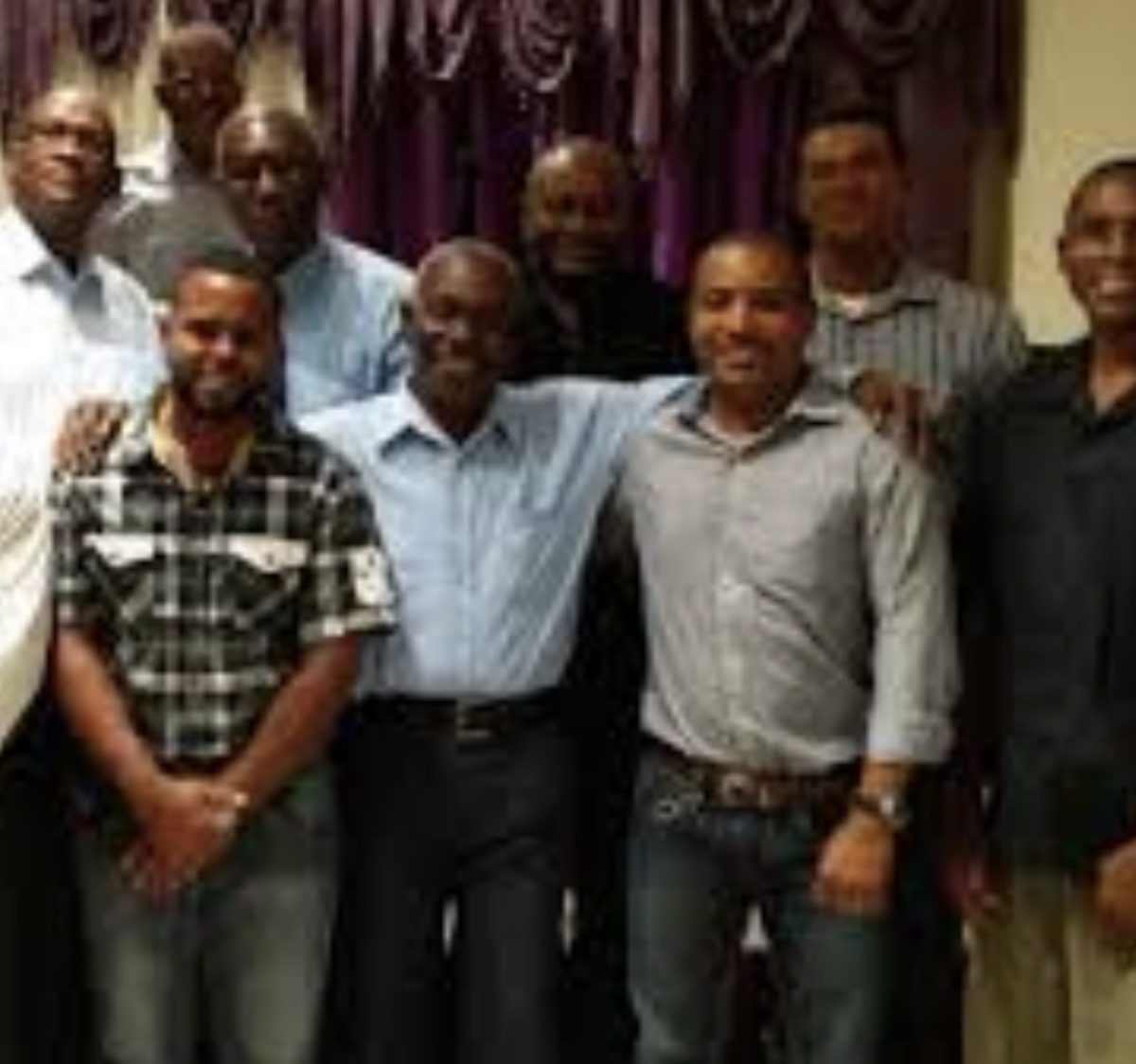 Ministerio de Caballeros reunido
